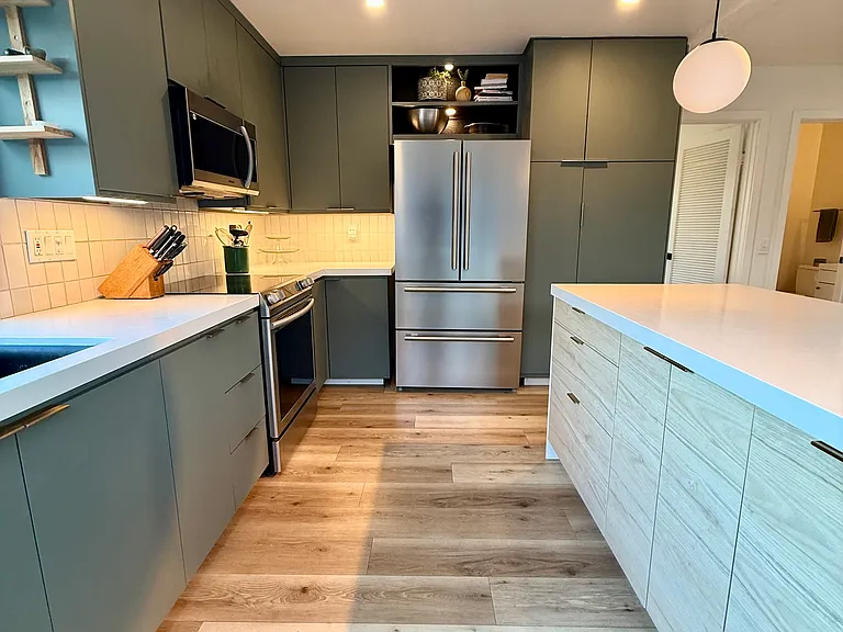 Kitchen, new stainless appliances