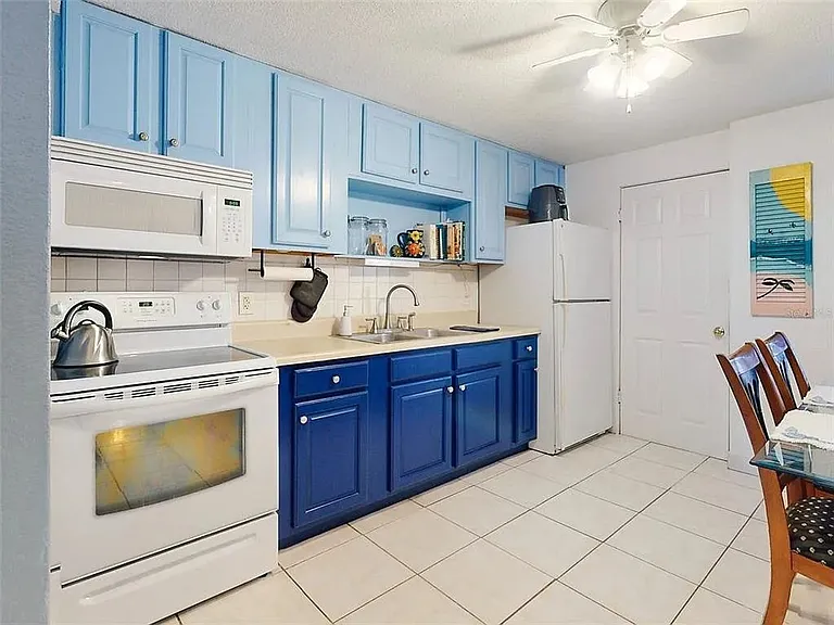 630 Olive St — Photo 11