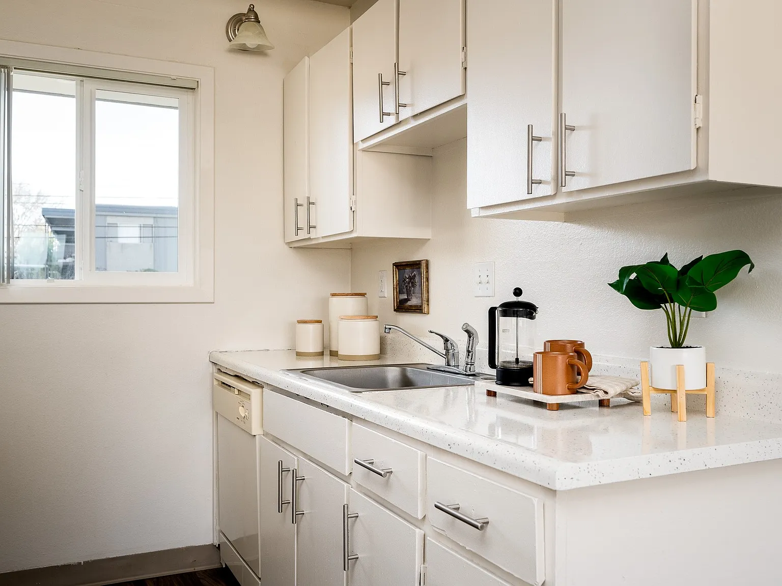 The Scholls Apartments — Photo 4