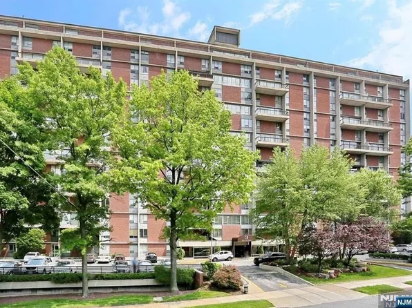 2 Horizon Rd #Penthouse 2, Fort Lee, NJ 07024