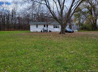 3866 Wruck Rd, Middleport, NY 14105