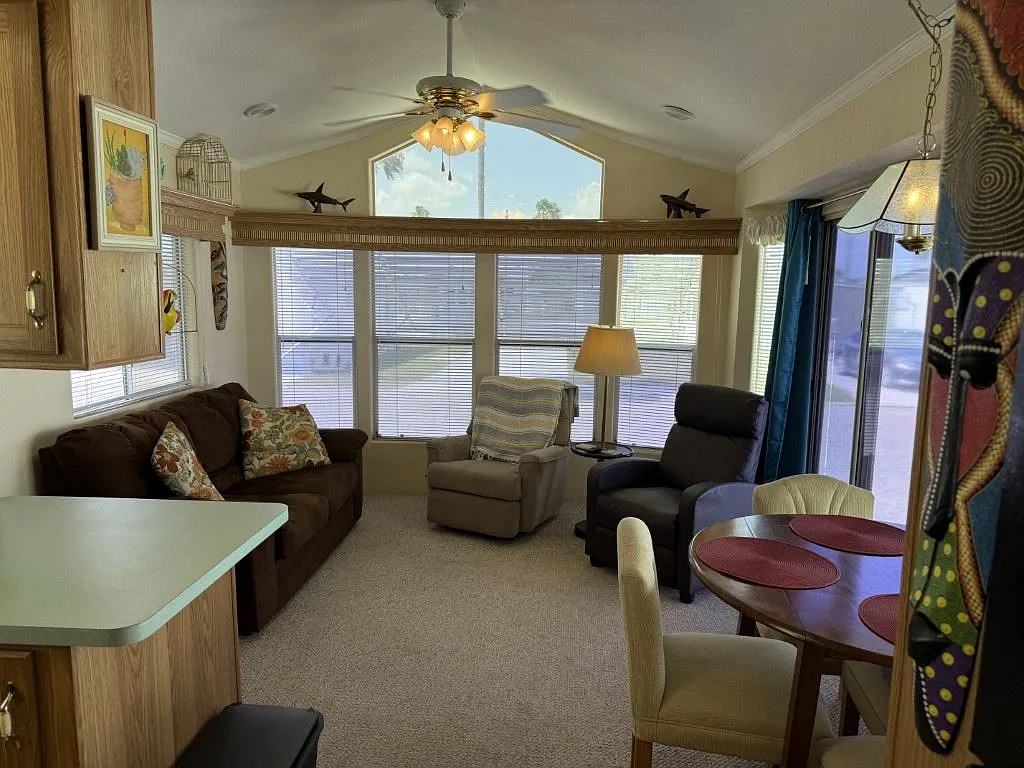 1 bed, 1.0 bath, 396 sqft, $2,400 — Photo 3