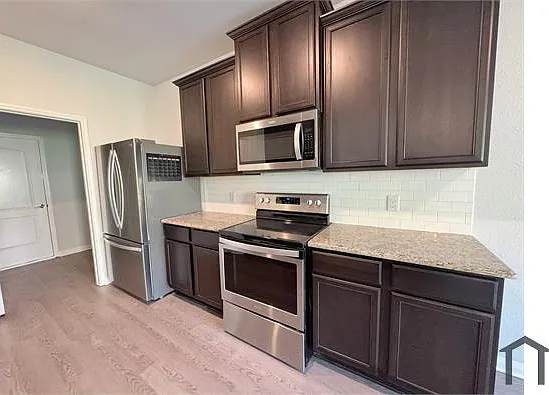 4 bed, 2207 sqft, $2,745 — Photo 4