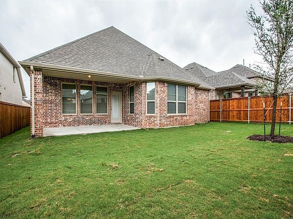 3rd image of 1016 Llano Falls Dr