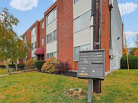 4th image of 75-77 Colonel Bell Dr #9