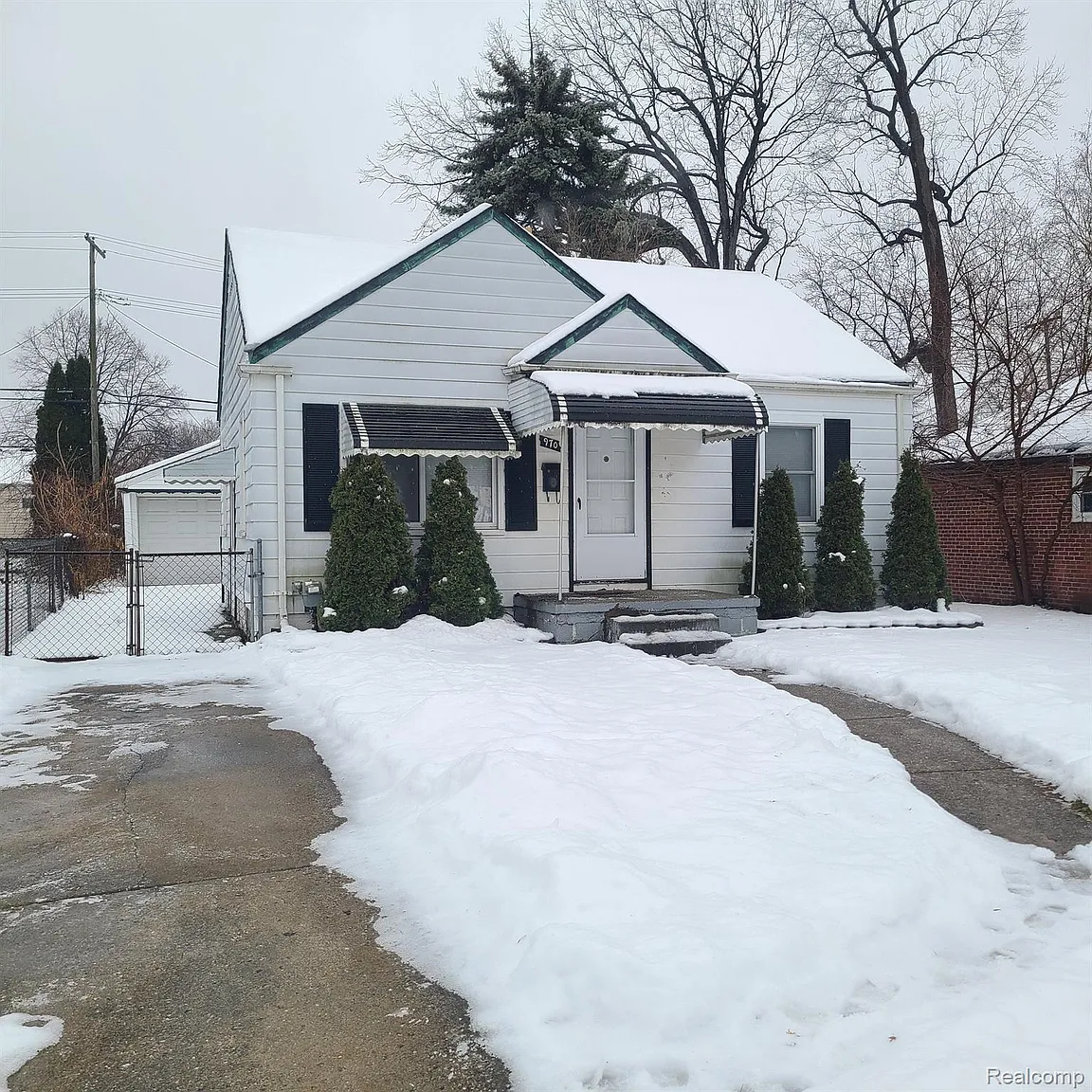 970 E Robert Ave photo 1