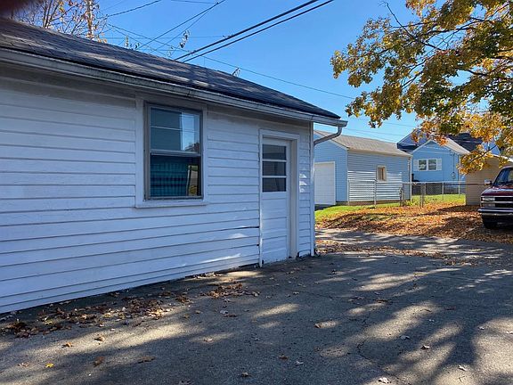 3rd image of 1183 Western Ave