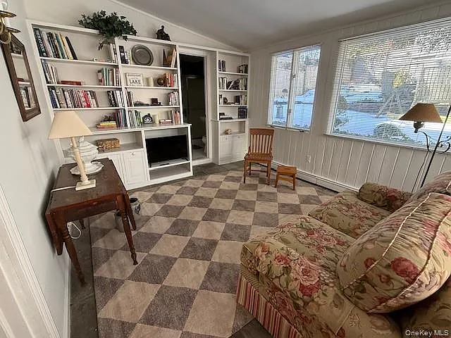 225 Christian Ave — Photo 6
