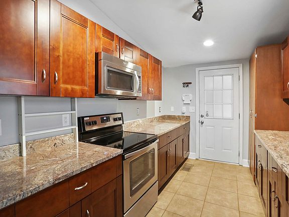3rd image of 555 Cobb Cir SE