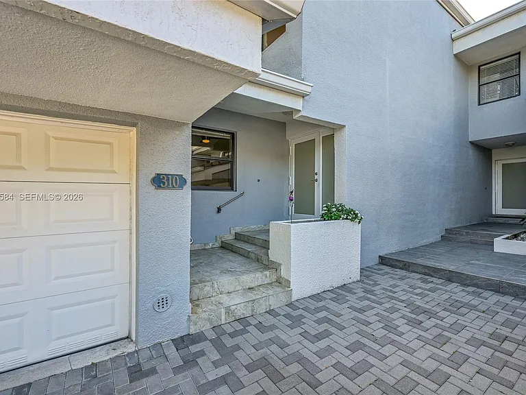 310 Poinciana Dr #802 — Photo 8