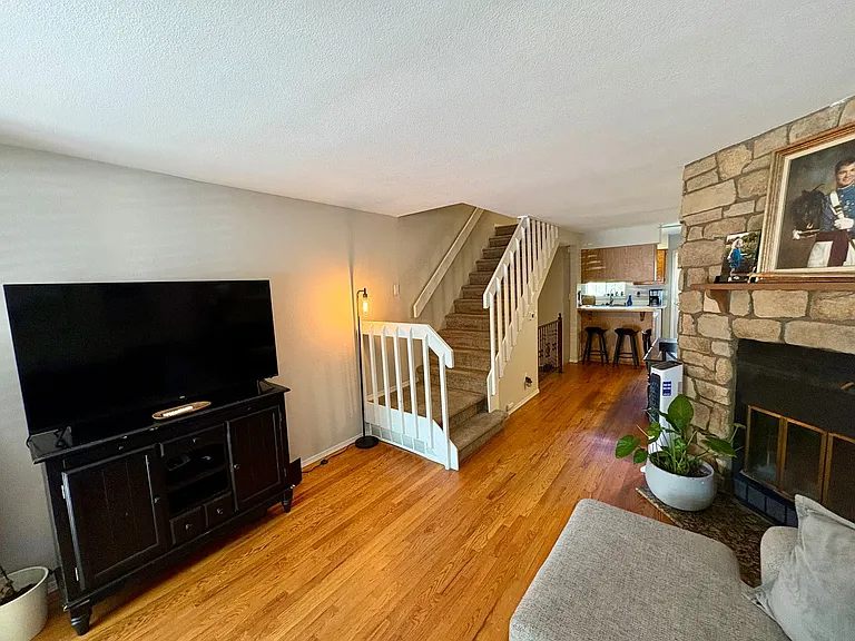 2569 E Nichols Cir — Photo 5
