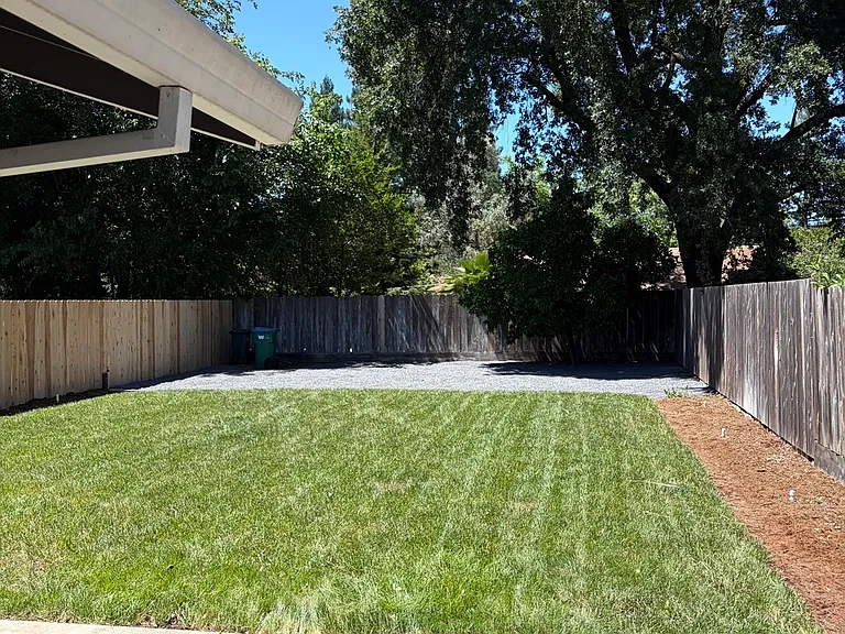 806 Alynn Way #B — Photo 15