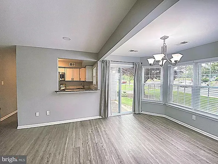 23013 Bennett Pl — Photo 3