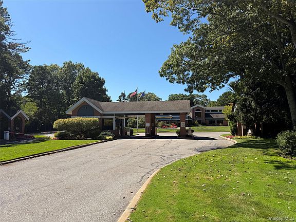 2nd image of 7 Sagaponack Court