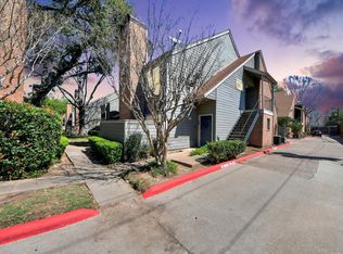 6601 Sands Point Dr APT 30, Houston, TX 77074