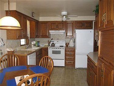 2nd image of 3325 Ambert St