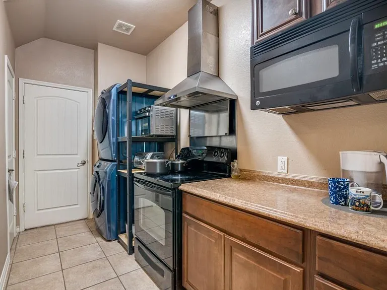 1407 Country Creek Trl — Photo 11