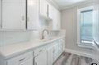 4th image of 517 S Bolton St #3