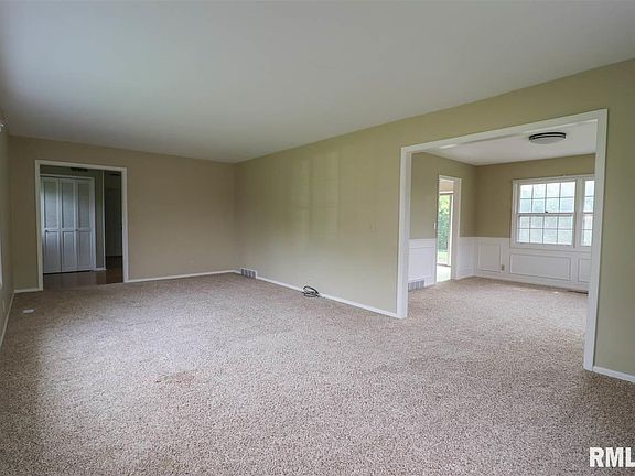 3rd image of 5602 N Biltmore Ave