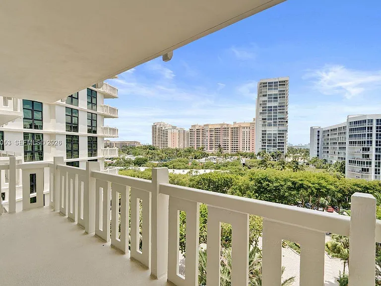 1121 Crandon Blvd #E604 — Photo 30