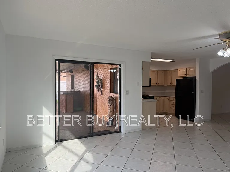 337 N 10th St — Photo 14