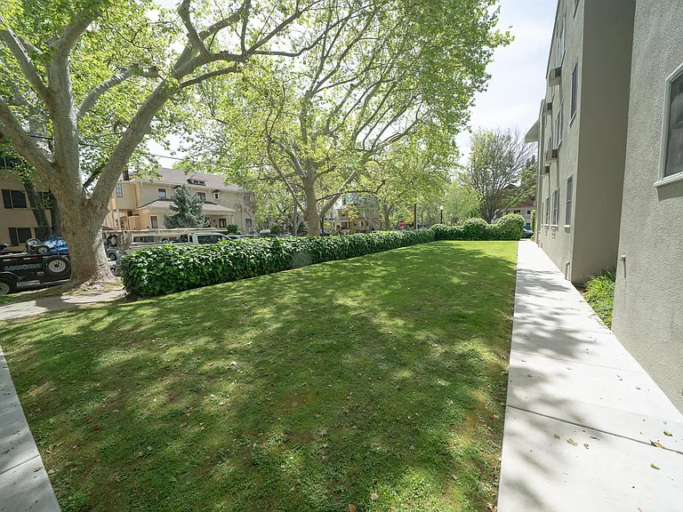 818 25th St #216 — Photo 14