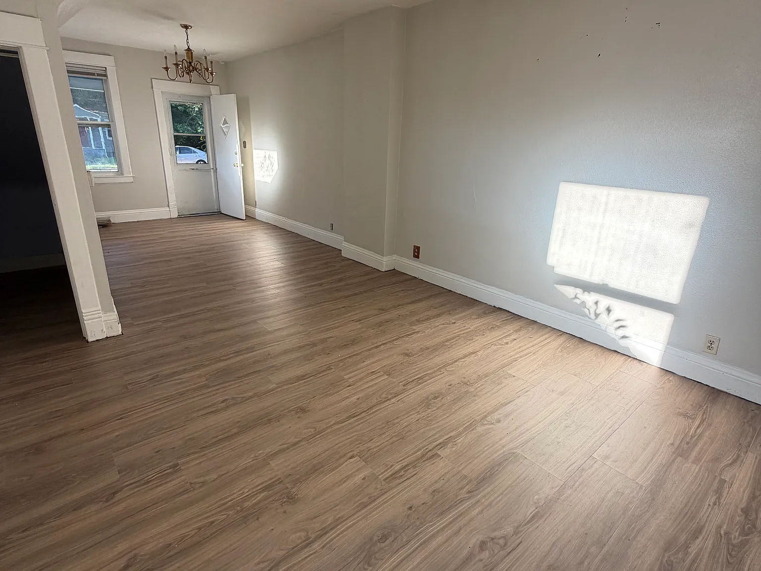 1548 E 4th St — Photo 3