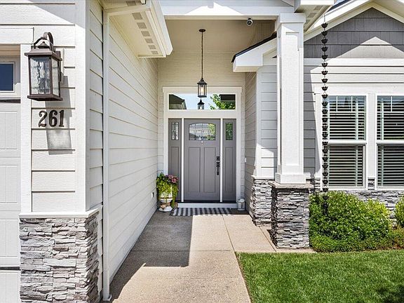 4th image of 261 Bellerive Dr