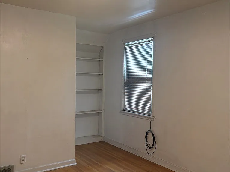 631 Elmwood Ave #FRONT UPPER — Photo 3