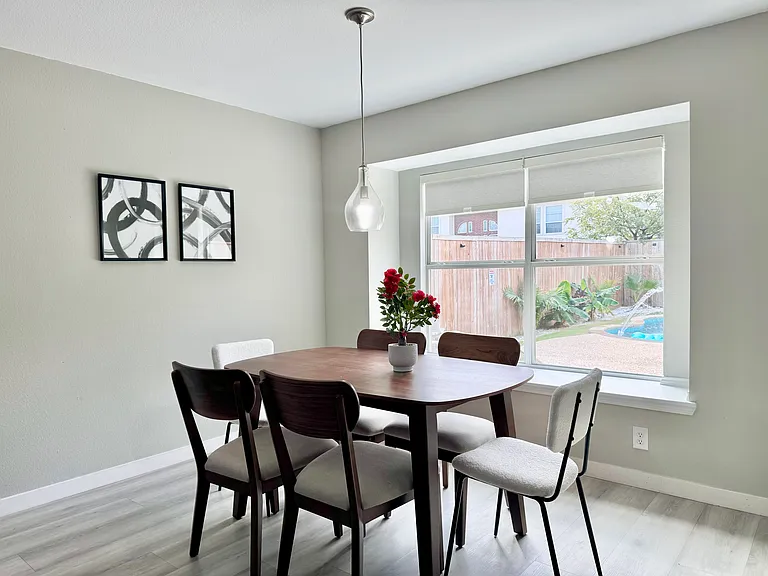 7300 Livingston Dr — Photo 36