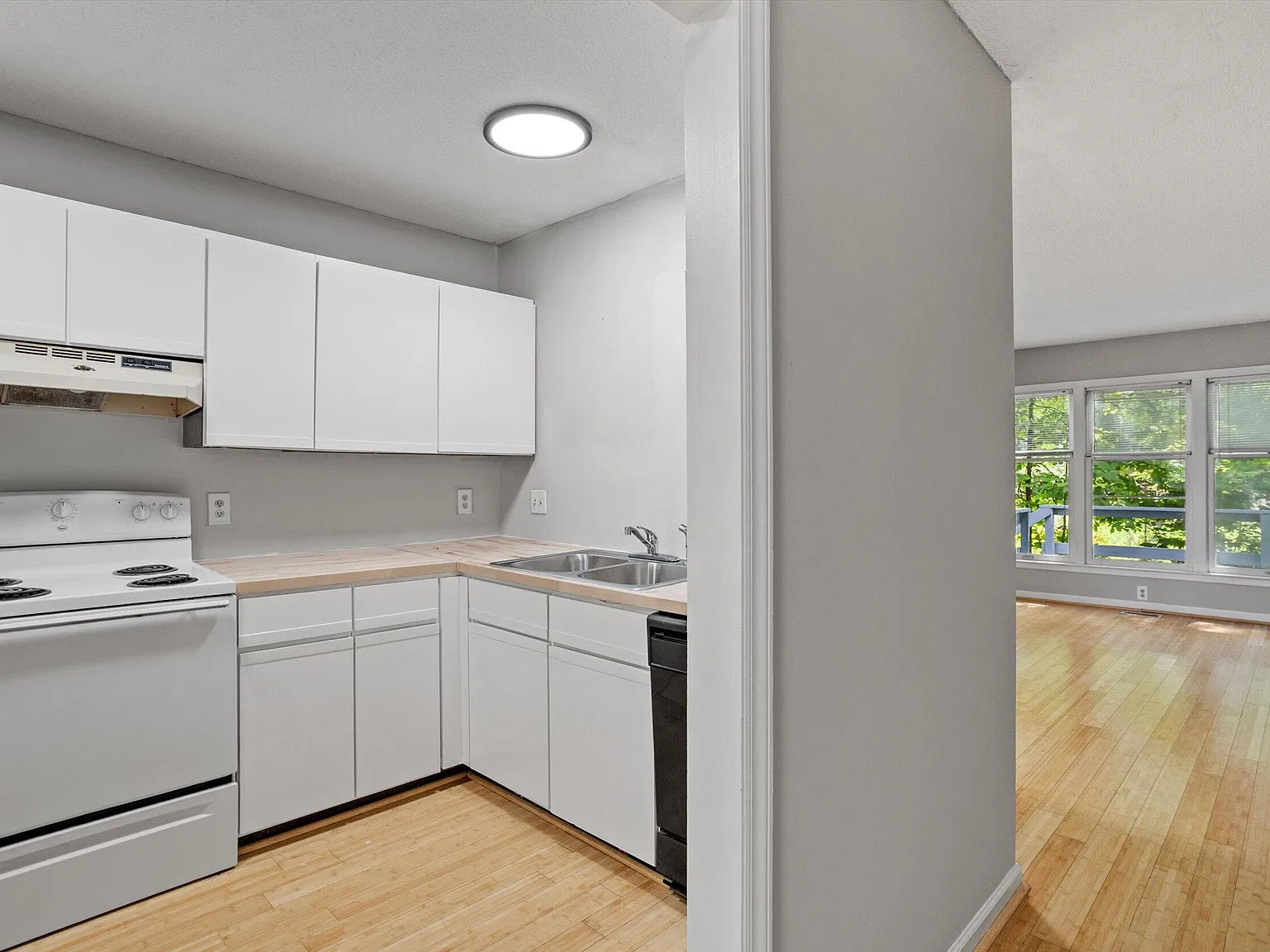 2 bed, 2.5 bath, $1,800 — Photo 3