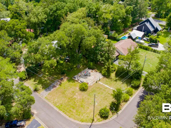 406 Fairland Ave, Fairhope, AL 36532