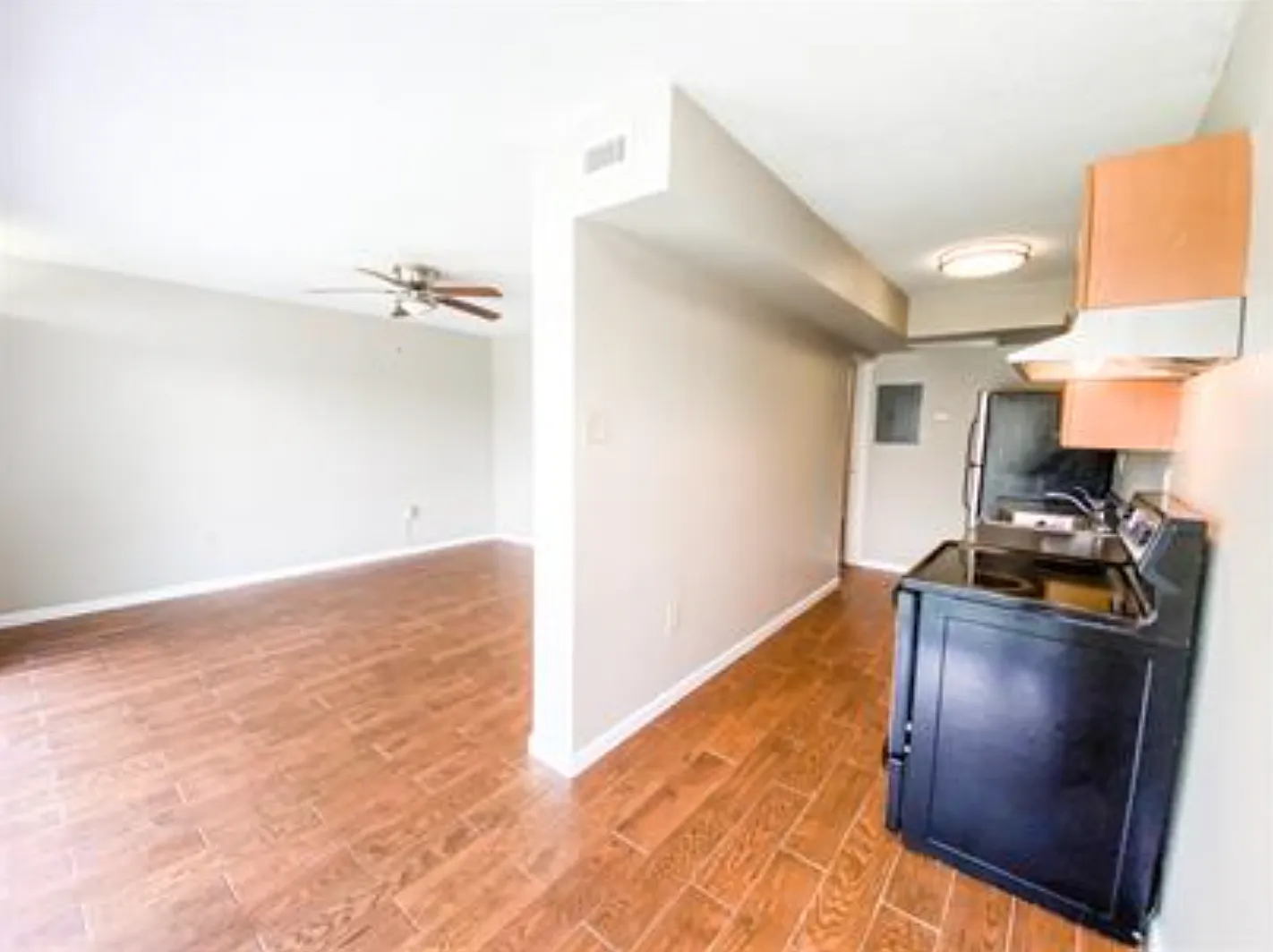 2990 Rhodes Cir S — Photo 2