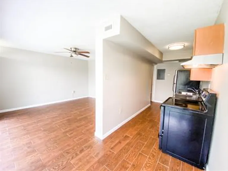 2990 Rhodes Cir S — Photo 13