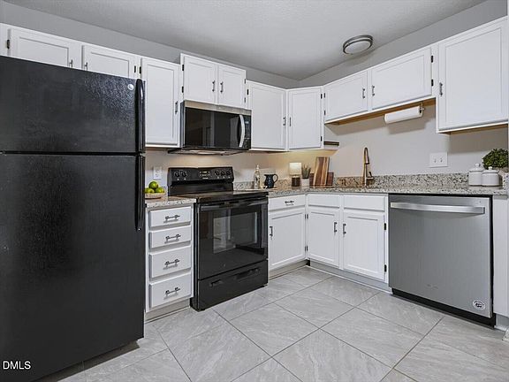 4th image of 400 Kilmarnock Ct