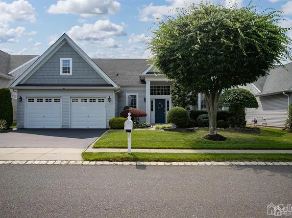 28 Tamarack Rd, Monroe Township, NJ 08831