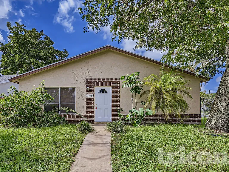 6198 Arcade Ct — Photo 2