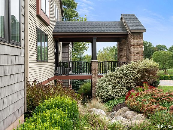 5th image of 3861 Woodstream Dr SW