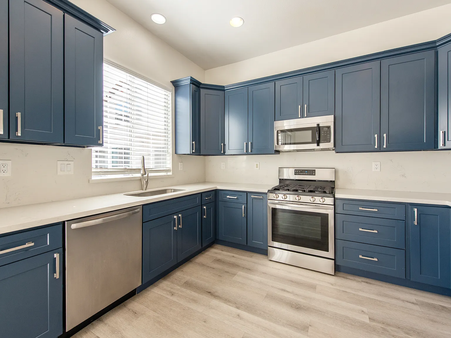 3 bed, 1724 sqft, $4,300 — Photo 4