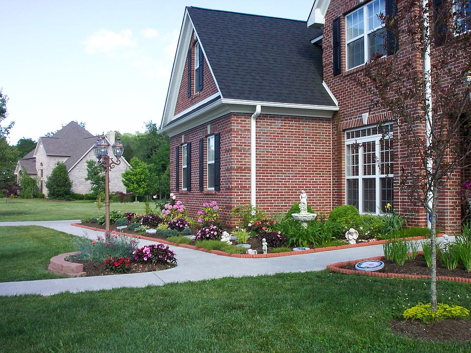 2nd image of 108 E Southwood Ln