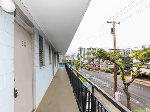1525 Pensacola St APT 302, Honolulu, HI 96822
