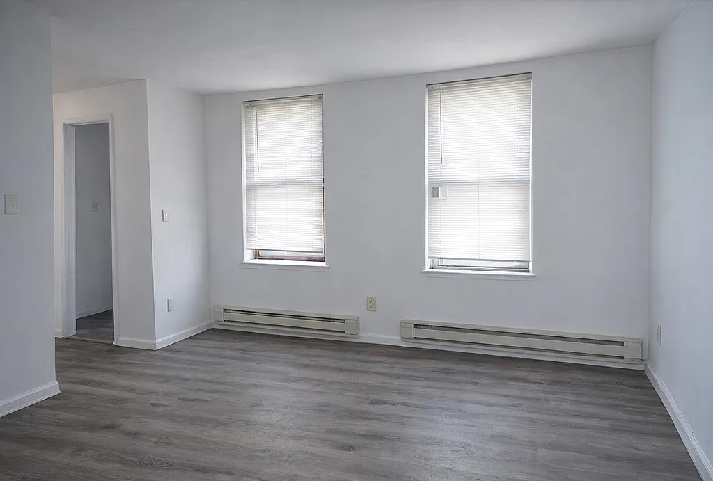3 bed, 850 sqft, $1,700 — Photo 2