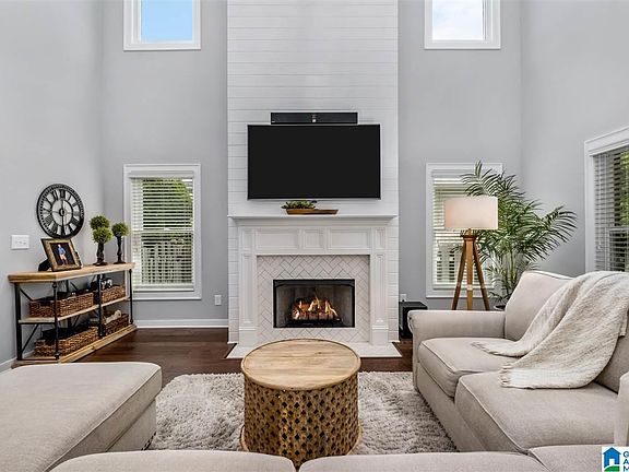 4th image of 722 Provence Dr