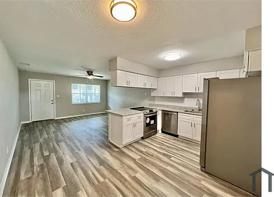 2 bed, 845 sqft, $2,200 — Photo 3