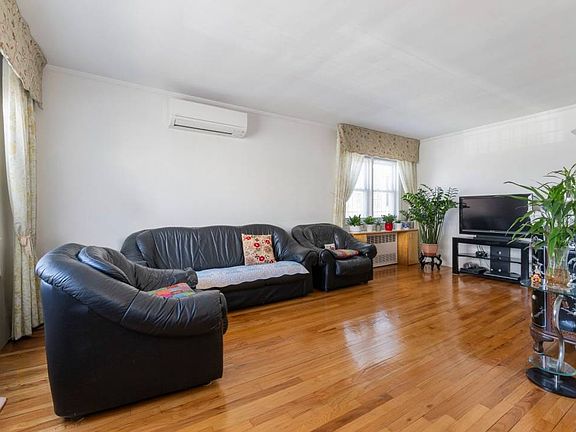 4th image of 67-36 52nd Rd