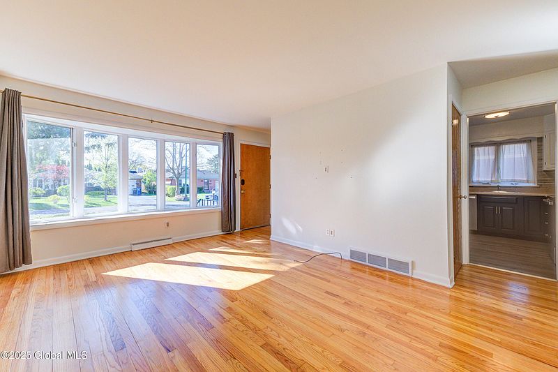 4th image of 10 Westford Street