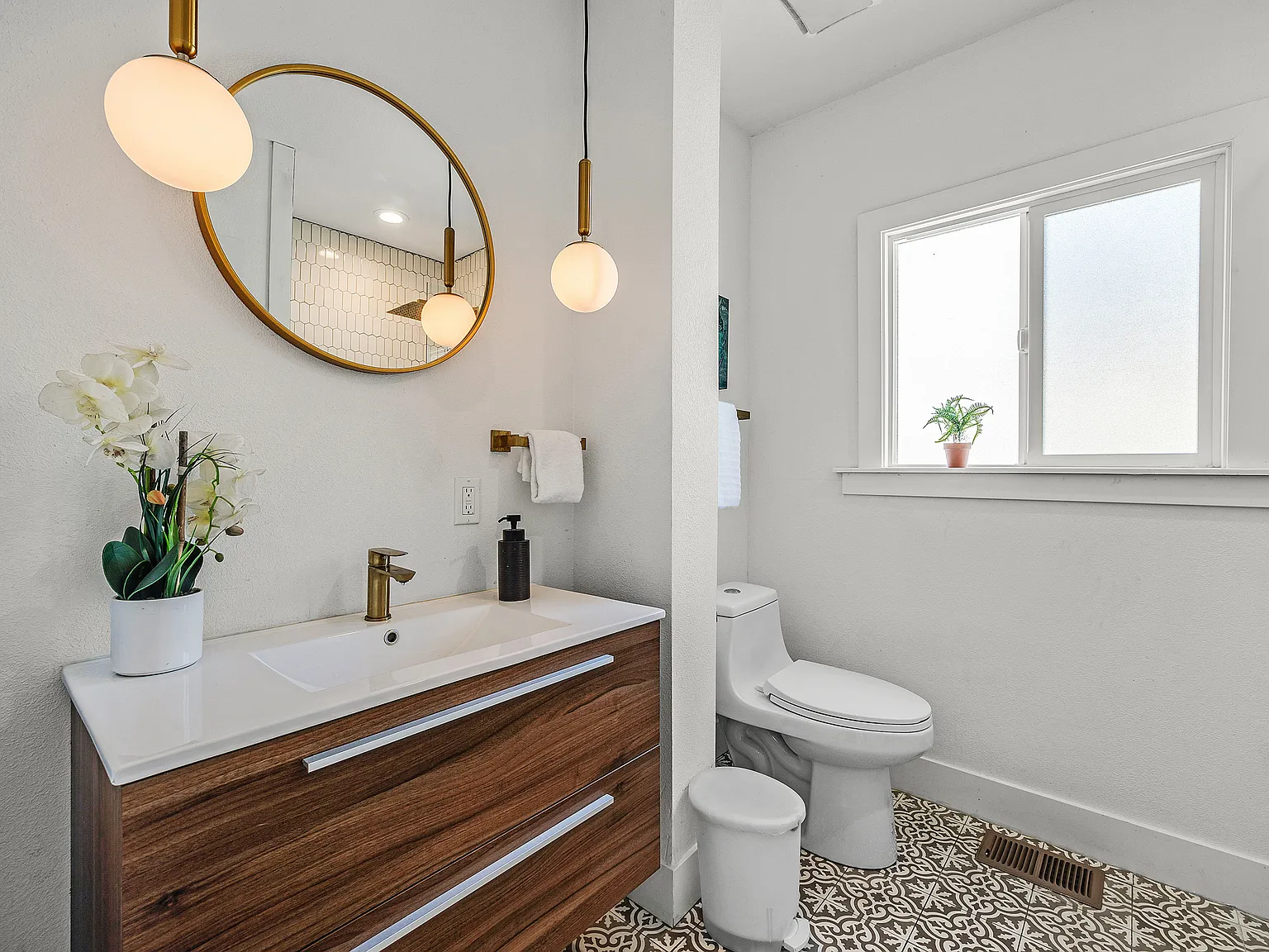2 bed, 709 sqft, $3,000 — Photo 4