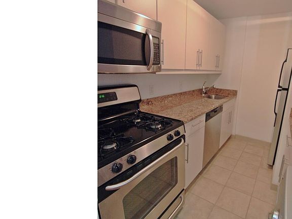 2nd image of 225 S 18th St Unit 514