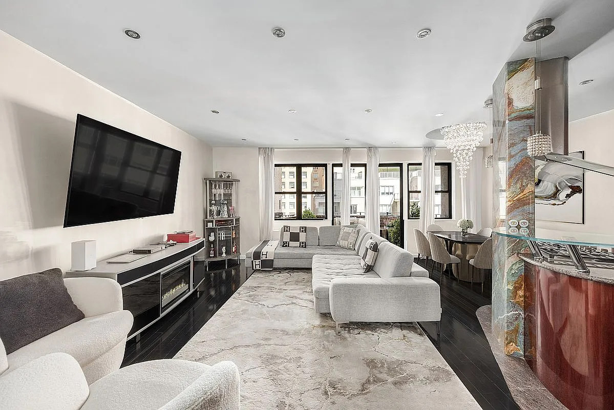 58 W 58th St APT 9A photo 1