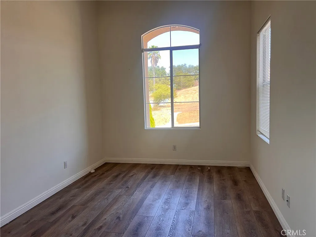 5 bed, 4.5 bath, 4075 sqft, $5,800 — Photo 4